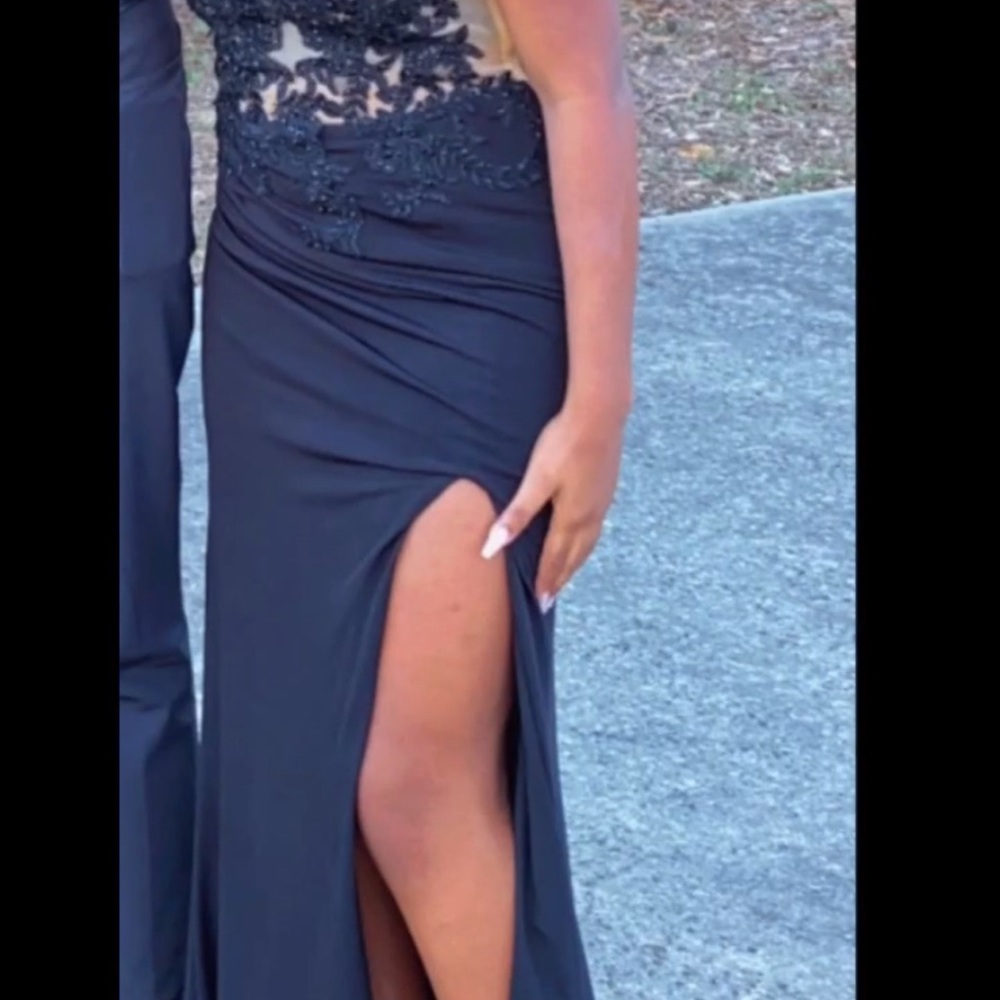 Elegant Black Lace Evening Gown